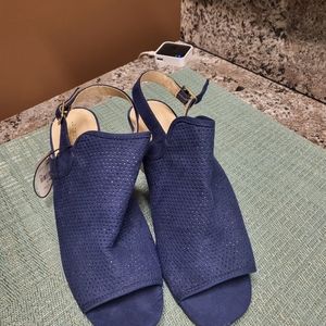 Liz Clairborne size 11 Navy Blue sandals